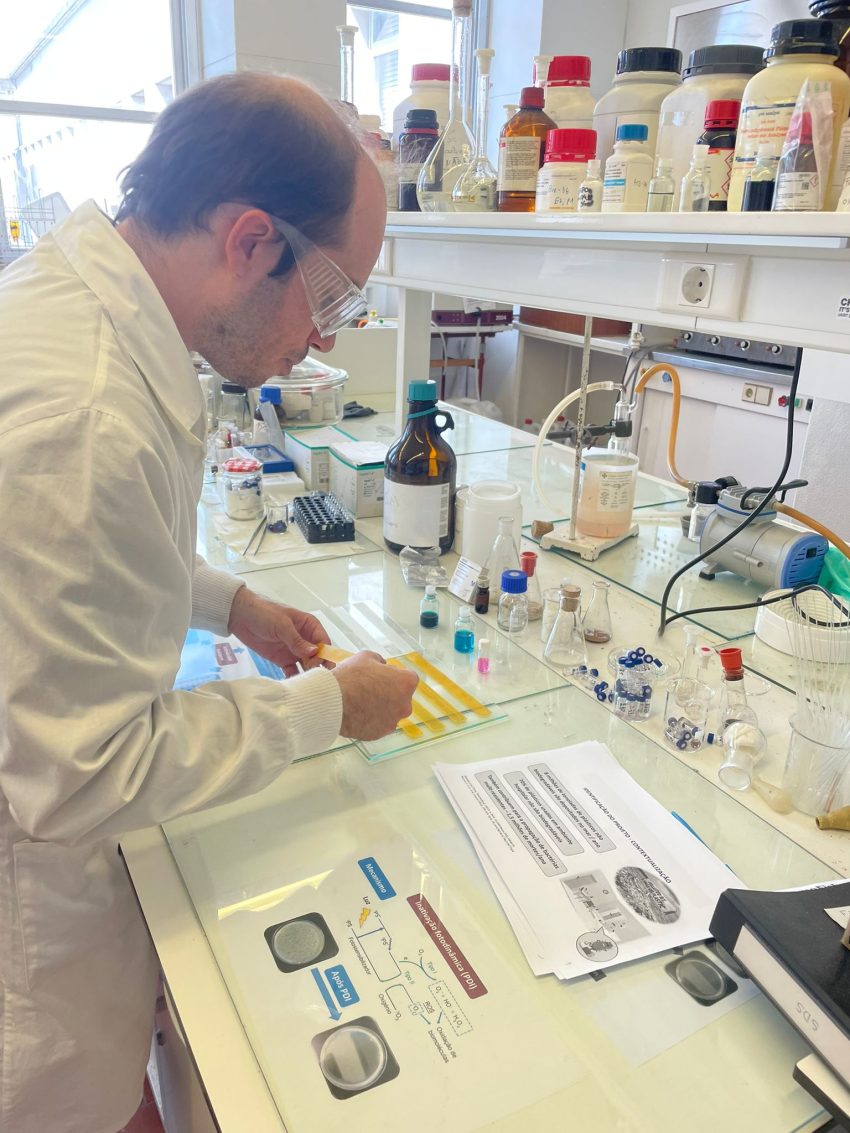 Investigadores desenvolvem bioplástico inovador com propriedades antibacterianas para uso hospitalar