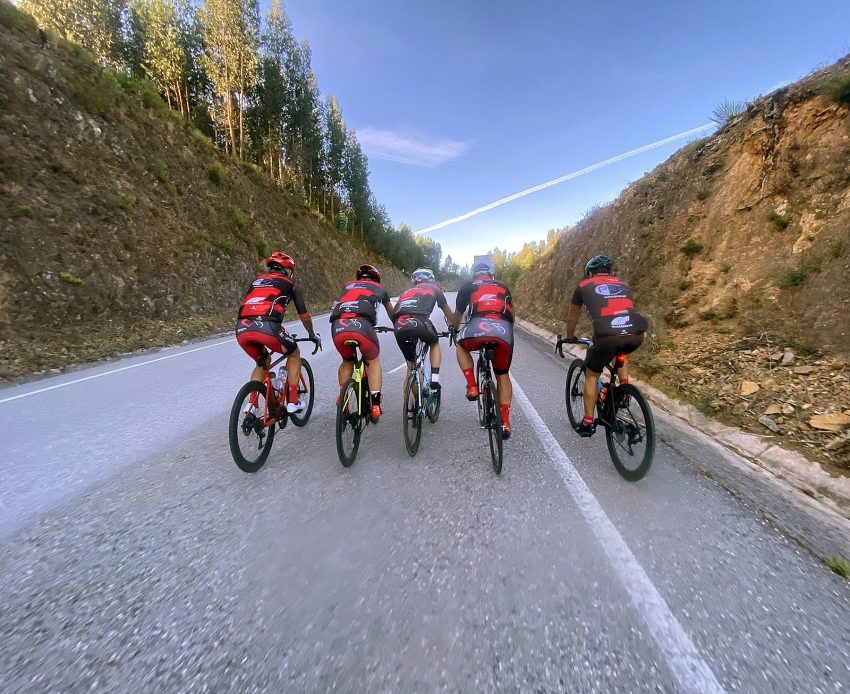 Ciclistas em missão solidária pedalam 1.000 KM Contra o Cancro