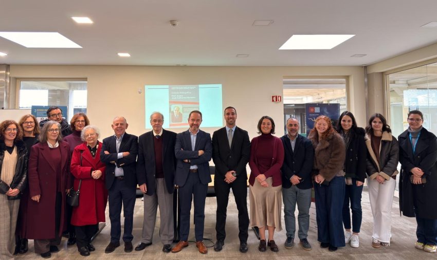 Médico José Guilherme Monteiro doa biblioteca particular à UMinho